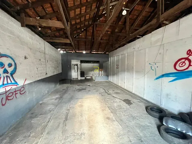 Galpão / Barracão com 100m², para alugar, no bairro Centro em Guarapuava