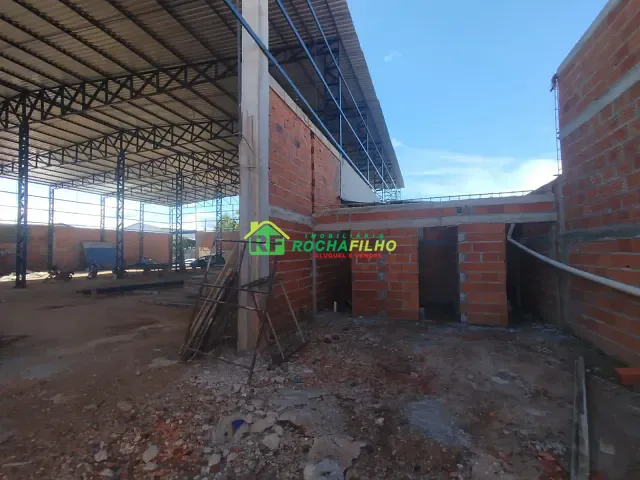 Galpão / Barracão com 2000m² 3 quartos e 3 banheiros, para alugar, no bairro Distrito Industrial em Teresina