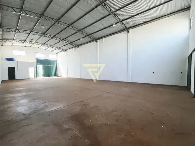Galpão / Barracão com 285m², para alugar, no bairro Vila Carvalho em Ribeirão Preto