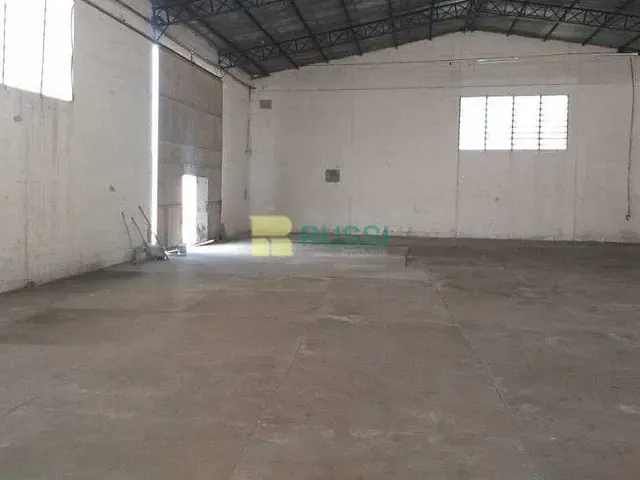 Galpão / Barracão com 1000m², para alugar, no bairro Jardim Satélite em São José dos Campos