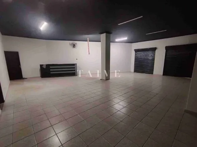 Galpão / Barracão com 400m², para alugar, no bairro Vitória em Londrina