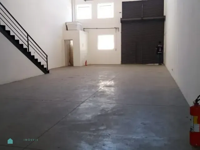Galpão / Barracão com 950m², para alugar, no bairro Alphaville Industrial em Barueri