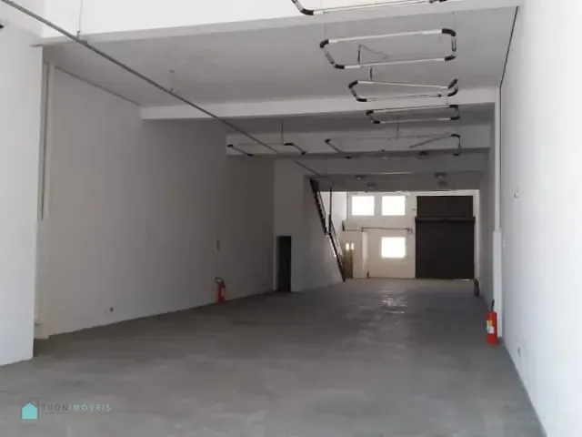 Galpão / Barracão com 950m², para alugar, no bairro Alphaville Industrial em Barueri