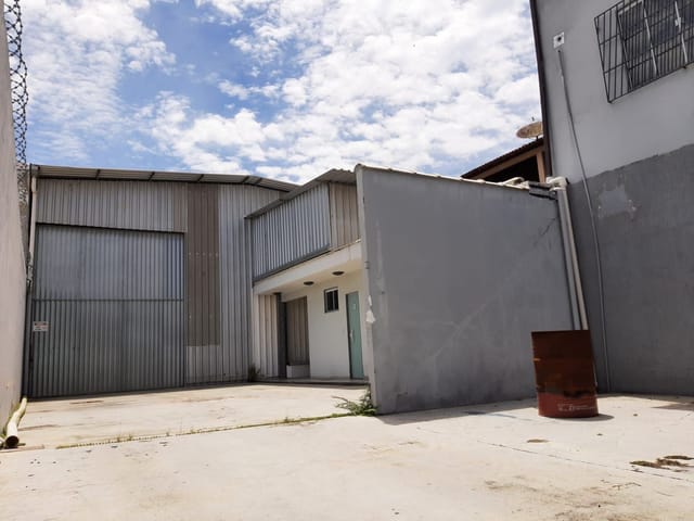 Galpão / Barracão com 360m², à venda, no bairro Granja dos Cavaleiros em Macaé