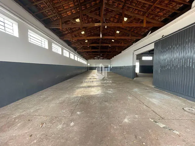 Galpão / Barracão com 720m², para alugar, no bairro Parque Industrial Fuad Razuk em Pederneiras
