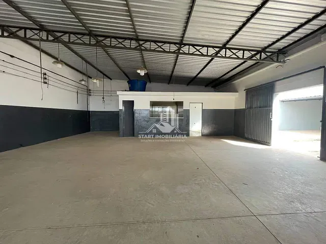 Galpão / Barracão com 720m², para alugar, no bairro Parque Industrial Fuad Razuk em Pederneiras