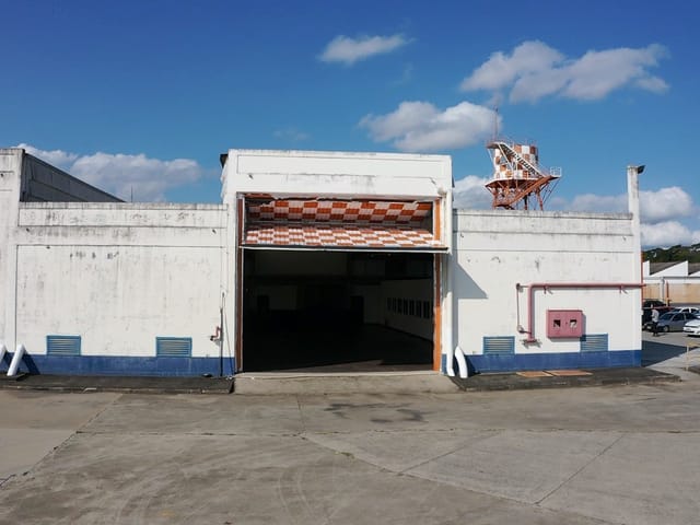 Galpão / Barracão com 650m², para alugar, no bairro Jardim Paraíba em Jacareí