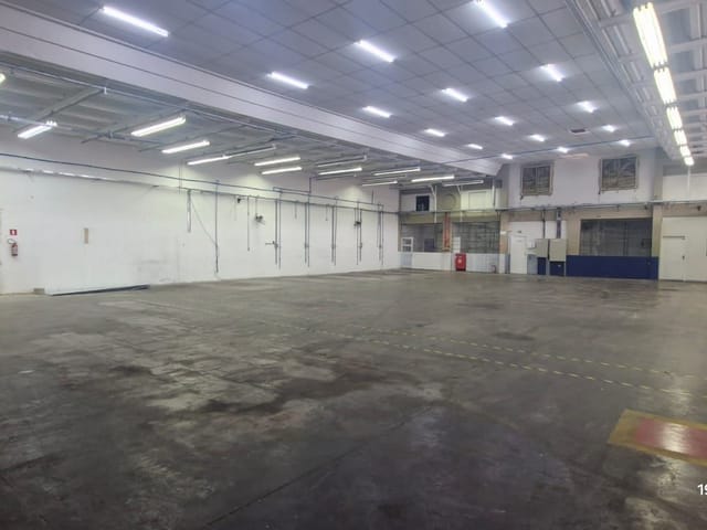 Galpão / Barracão com 650m², para alugar, no bairro Jardim Paraíba em Jacareí