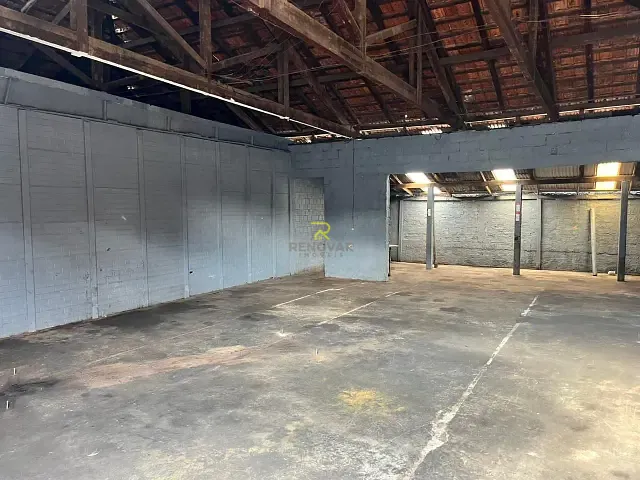 Galpão / Barracão com 150m², para alugar, no bairro Centro em Guarapuava