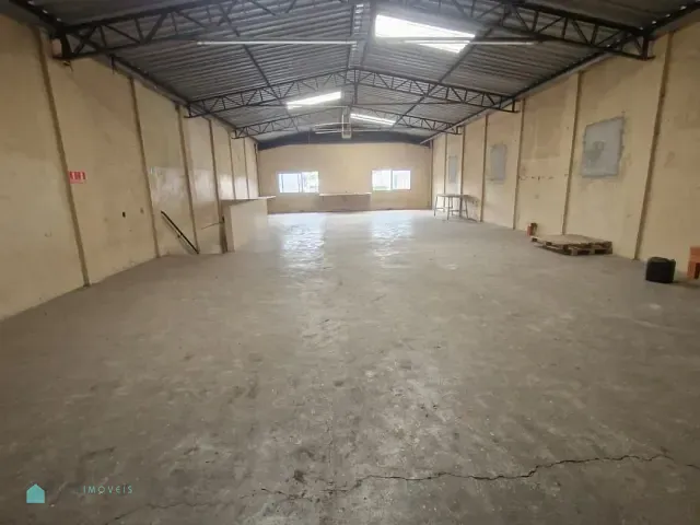 Galpão / Barracão com 240m², para alugar, no bairro Vila Yara em São Paulo