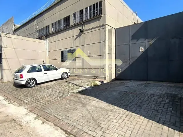 Galpão / Barracão com 750m², à venda, no bairro Vila das Bandeiras em Guarulhos
