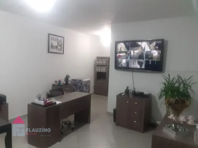 Galpão / Barracão com 1067m², para alugar, no bairro Jardim Brasília em São Paulo