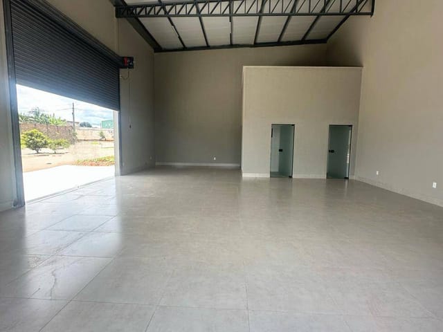 Galpão / Barracão com 125m², para alugar, no bairro Residencial Jardim Canedo III em Senador Canedo