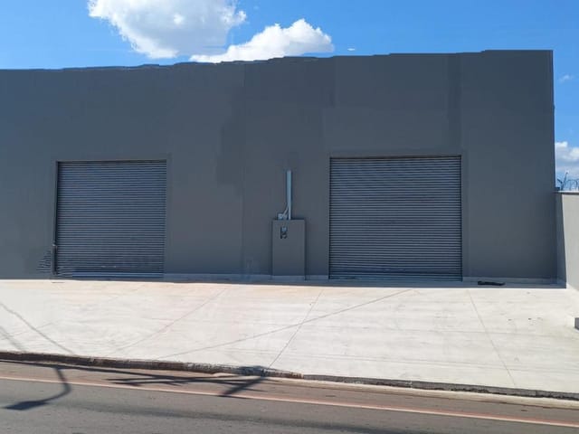 Galpão / Barracão com 125m², para alugar, no bairro Residencial Jardim Canedo III em Senador Canedo