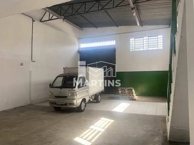 Galpão / Barracão com 250m², à venda ou para alugar, no bairro Jardim Bom Refúgio em São Paulo
