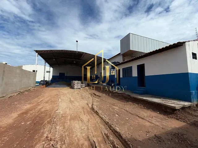 Galpão / Barracão com 660m², para alugar, no bairro Pico do Amor em Cuiabá