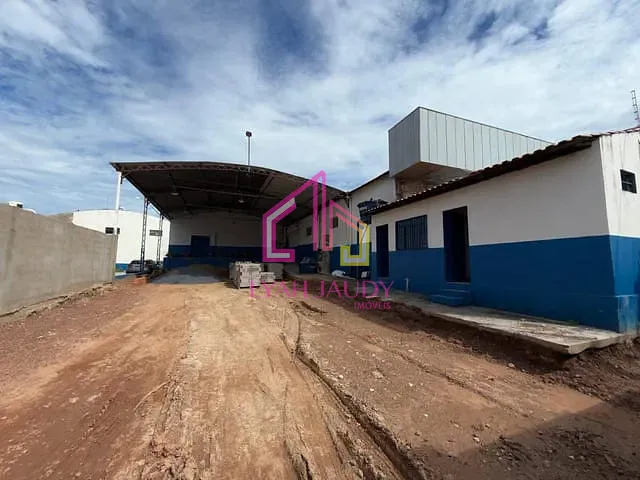 Galpão / Barracão com 660m², para alugar, no bairro Pico do Amor em Cuiabá