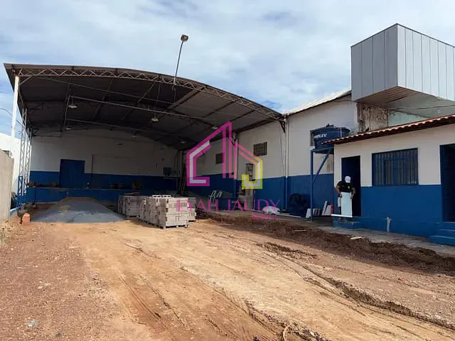 Galpão / Barracão com 660m², para alugar, no bairro Pico do Amor em Cuiabá