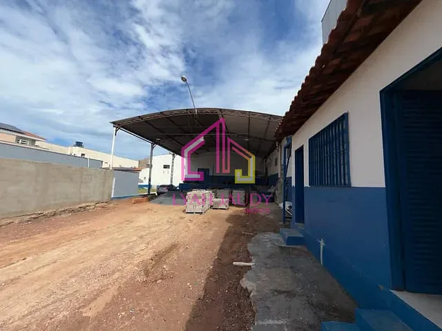 Galpão / Barracão com 660m², para alugar, no bairro Pico do Amor em Cuiabá