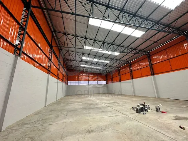 Galpão / Barracão com 1450m², à venda, no bairro Jardim Roseira de Cima em Jaguariúna