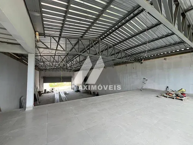 Galpão / Barracão com 360m², para alugar, no bairro São Francisco em Araçuaí
