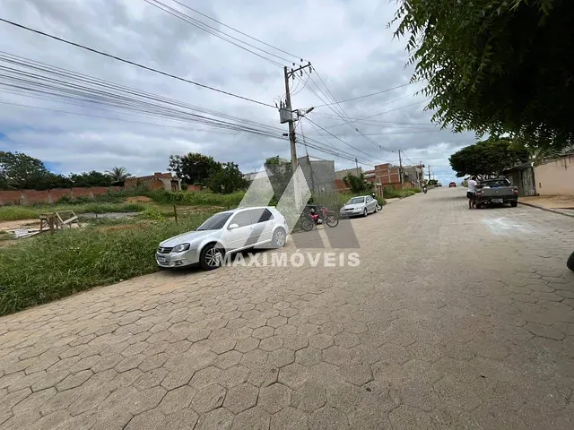 Galpão / Barracão com 360m², para alugar, no bairro São Francisco em Araçuaí