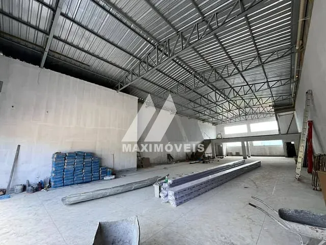 Galpão / Barracão com 360m², para alugar, no bairro São Francisco em Araçuaí