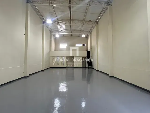 Galpão / Barracão com 224m², para alugar, no bairro Jardim São José em Bragança Paulista