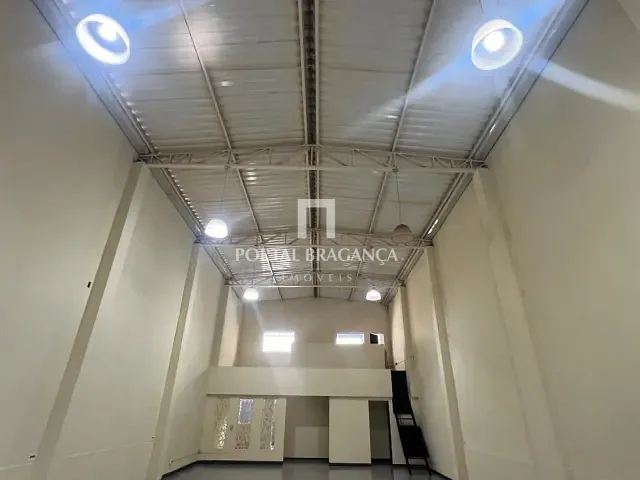 Galpão / Barracão com 224m², para alugar, no bairro Jardim São José em Bragança Paulista