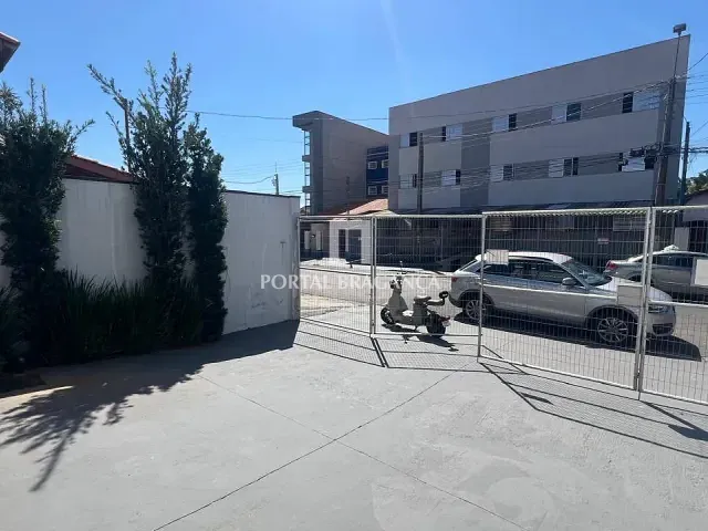 Galpão / Barracão com 224m², para alugar, no bairro Jardim São José em Bragança Paulista