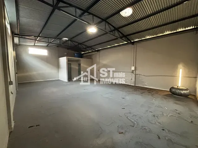 Galpão / Barracão com 298m², para alugar, no bairro Vila Euclídes em Andradas
