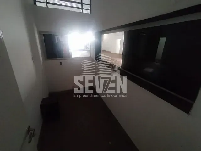 Galpão / Barracão com 300m², para alugar, no bairro Centro em Bauru
