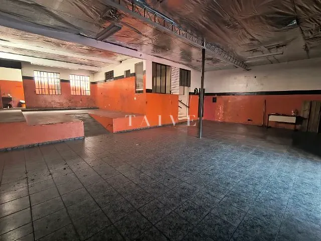 Galpão / Barracão com 185m², para alugar, no bairro Jardim Shangri-la A em Londrina