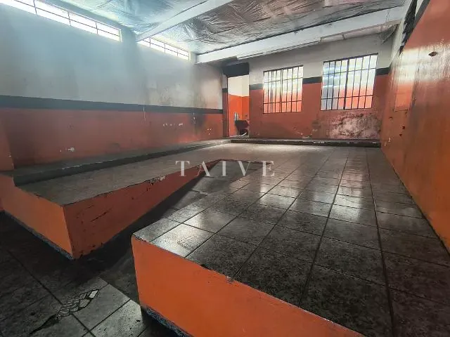Galpão / Barracão com 185m², para alugar, no bairro Jardim Shangri-la A em Londrina