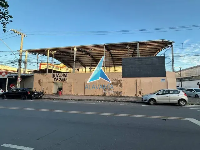 Galpão / Barracão com 990m², para alugar, no bairro Lourdes em Governador Valadares
