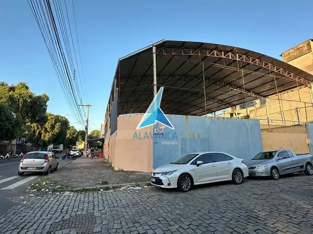 Galpão / Barracão com 990m², para alugar, no bairro Lourdes em Governador Valadares