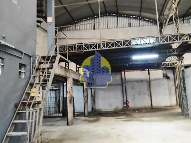 Galpão / Barracão com 570m², para alugar, no bairro Jardim Roberto em Osasco
