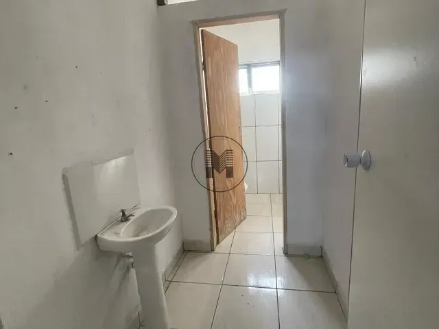 Galpão / Barracão para alugar, no bairro Jardim do Vale em Guaratinguetá