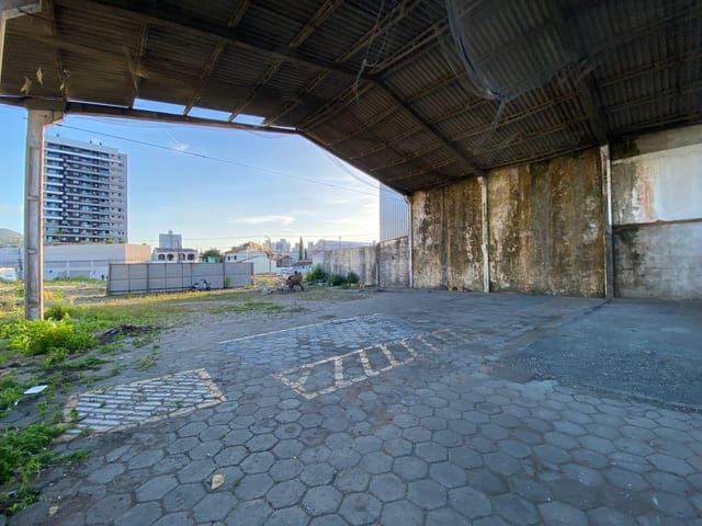 Galpão / Barracão com 580m², para alugar, no bairro Centro em Itajaí