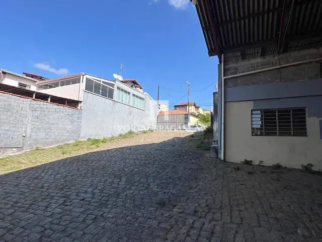 Galpão / Barracão com 1000m², para alugar, no bairro Centro em Bragança Paulista