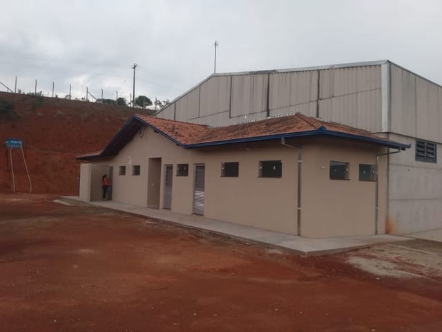 Galpão / Barracão com 30000m², para alugar, no bairro Água Comprida em Cambuí
