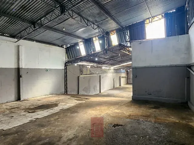 Galpão / Barracão com 250m², para alugar, no bairro Parque Peruche em São Paulo