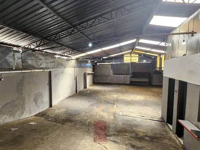 Galpão / Barracão com 250m², para alugar, no bairro Parque Peruche em São Paulo