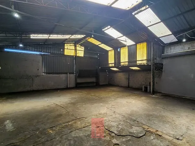 Galpão / Barracão com 250m², para alugar, no bairro Casa Verde em São Paulo