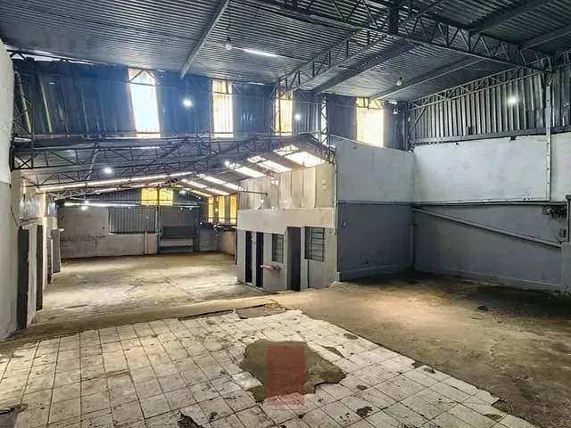 Galpão / Barracão com 250m², para alugar, no bairro Parque Peruche em São Paulo