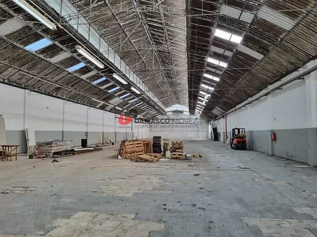 Galpão / Barracão com 1800m², para alugar, no bairro Santa Maria em São Caetano do Sul