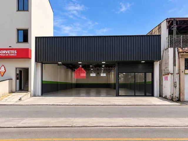 Galpão / Barracão com 150m², para alugar, no bairro Santana em Pindamonhangaba