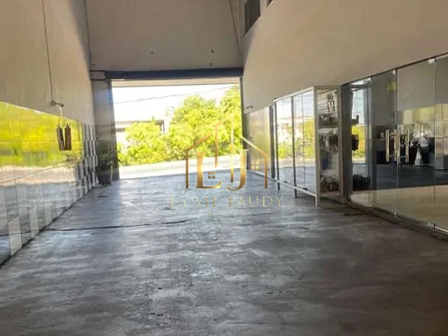 Galpão / Barracão com 1200m², para alugar, no bairro Bosque da Saúde II em Cuiabá