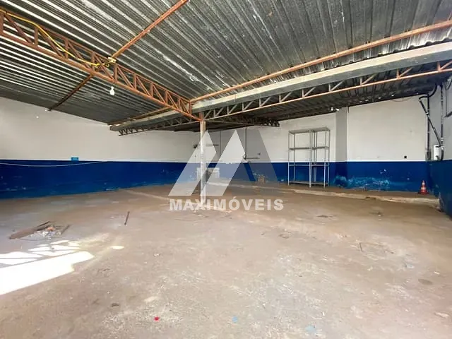 Galpão / Barracão com 360m², para alugar, no bairro Esplanada em Araçuaí