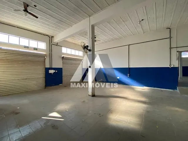 Galpão / Barracão com 360m², para alugar, no bairro Esplanada em Araçuaí